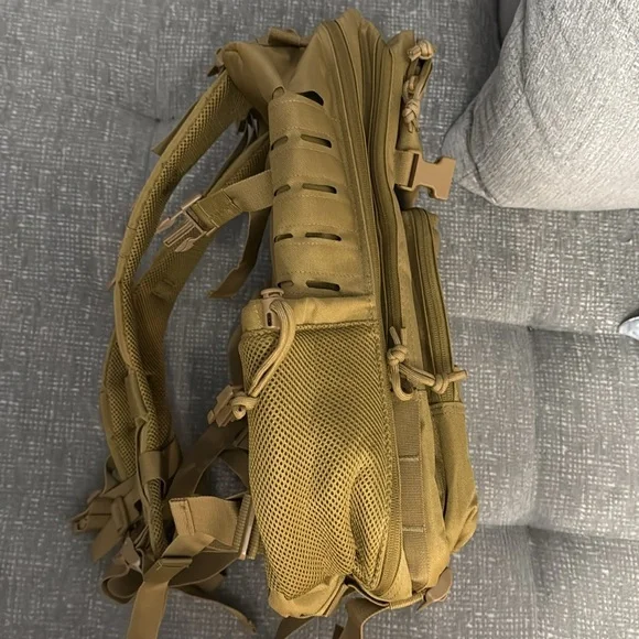 MILITARY STYLE BACKPACK - Picture 3 of 9